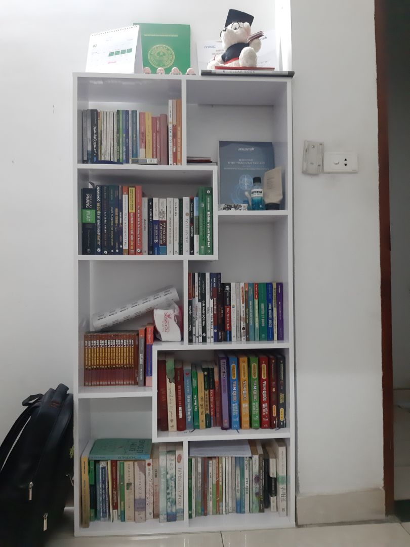 1. Tiki giao hàng rất nhanh ạ. đ
Đặt thứ 6, thứ 7 gọi giao hàng luôn rồi, còn điện check trước xem mình có ở nhà không rồi mới giao nữa. 5 sao.

2. Sản phẩm
Đẹp, mối lắp chắc, hàng y như hình quảng cáo, mình để chắc cũng hơn 50 cuốn sách, thấy chắc chắn lắm!

Nói chung rất hài lòng ạ. Sẽ tiếp tục ủng hộ ^.^