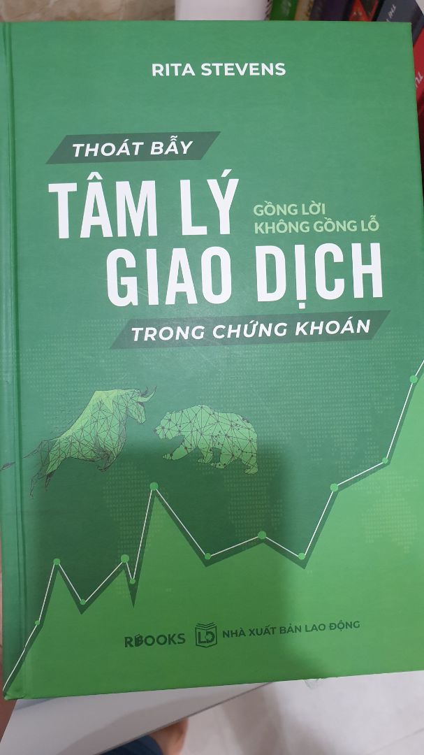 Nội dung lan man và mang nặng lý thuyết, khó ứng dụng. Sách về Tâm lý giao dịch chỉ có Trading in the zone là hay nhất, còn những sách tâm lý giao dịch của Rbooks và 1980Books không hay.
Một điểm trừ nữa là chất lượng in quá tệ
