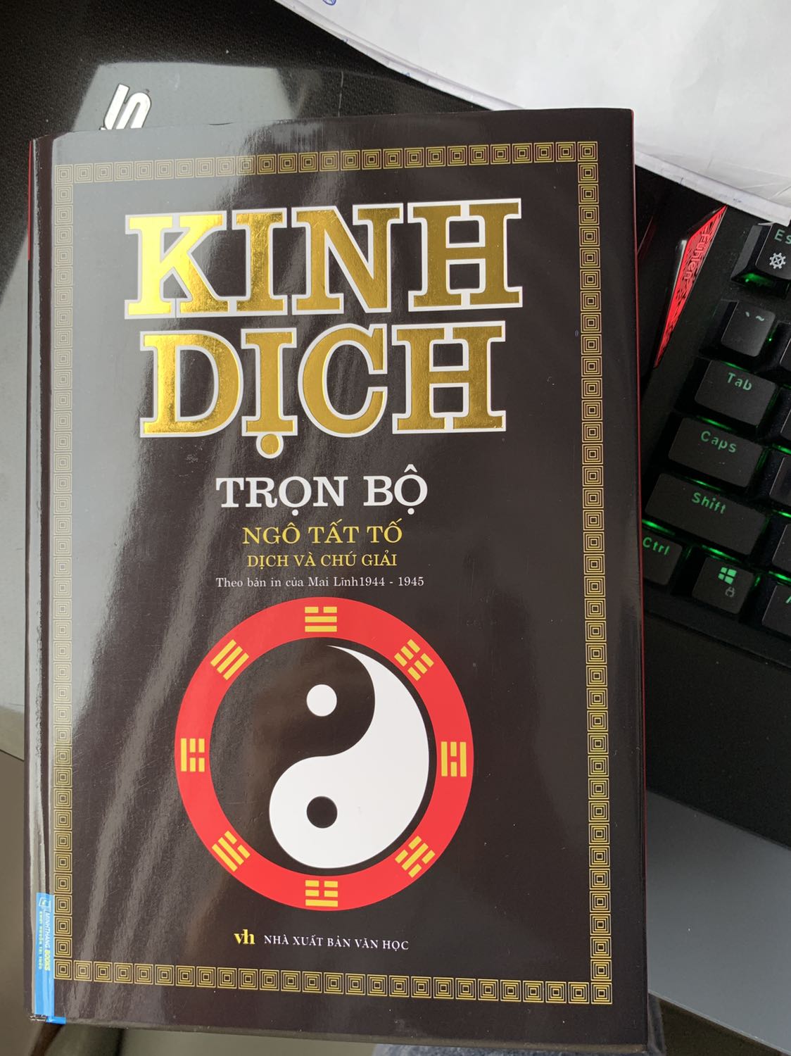 Hàng giao nhanh. Chất lượng sách khá ổn.
Một quyển sách khó đọc nhưng nhất định sẽ dành thời gian và sự nghiêm túc cho nó. Hàng giao nhanh. Chất lượng sách khá ổn.
Một quyển sách khó đọc nhưng nhất định sẽ dành thời gian và sự nghiêm túc cho nó.