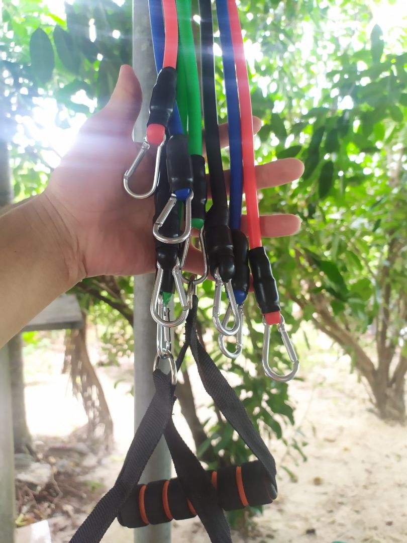 Sản phẩm đúng tốt. Chỉ có 1 điểm trừ là dây hơi yếu, những bạn tập lâu năm sẽ khó sử dụng để tăng cơ.