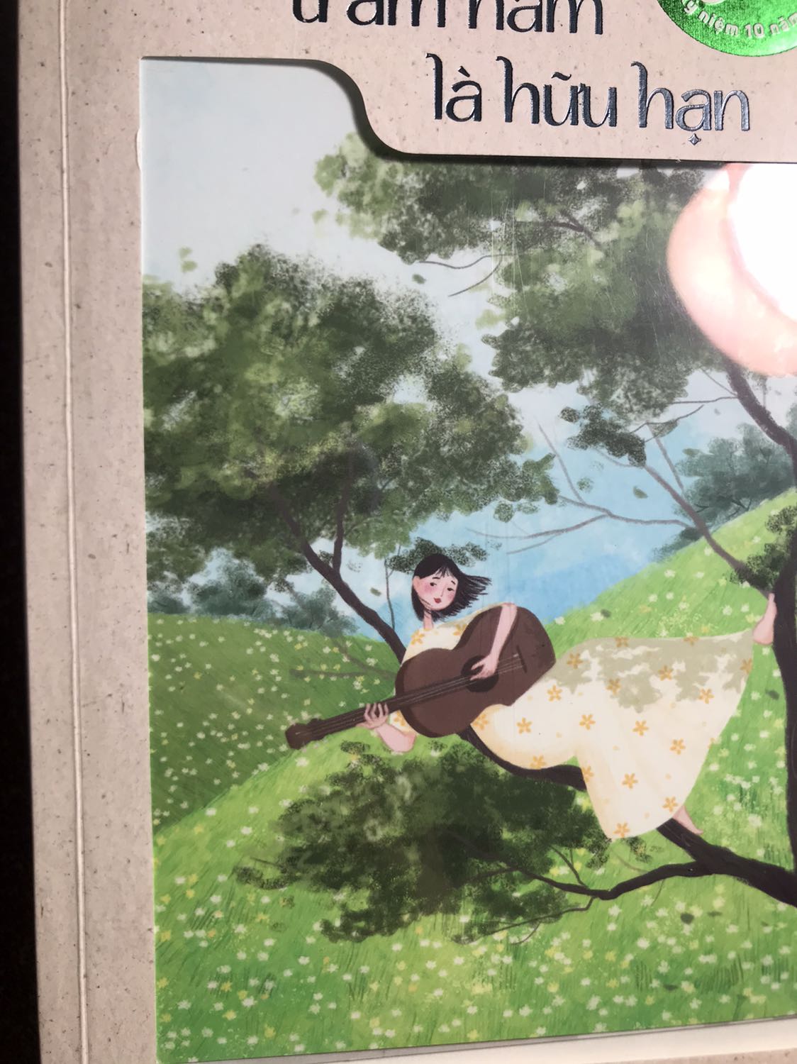 Tiki vẫn vậy gia hàng nhanh gần như chỉ mất một ngày là mình nhận được hàng. Nhưng hơi thất vọng về cách đóng gói khi không có một lớp nào bảo vệ sách luôn ấy, xong sách của mình còn cũ trông như đã đọc qua rồi vậy vết mở sach rất rõ luôn