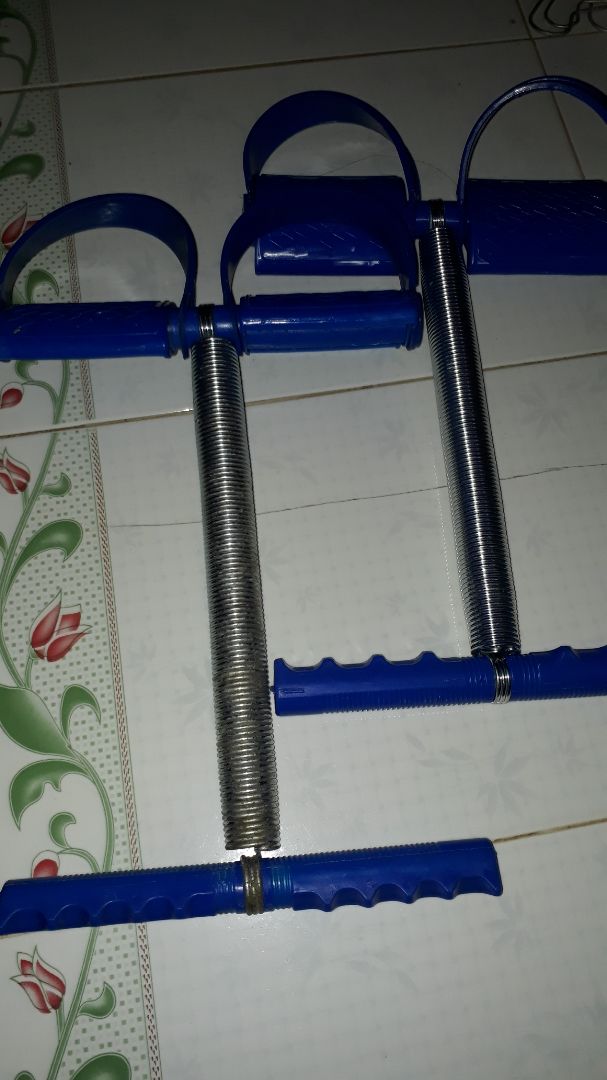 mua 2 sp chỉ có 1 sp mới. 1 cái ra sét. dơ, bụi. sp mới mua mà cứ như đồ xài rồi, đem bán lại cho khách. quá tệ, quá ẩu. ko kiểm tra hàng trước khi giao. ko có thì đừng giao. mất hết uy tín. ai dám mua qua mạng nữa