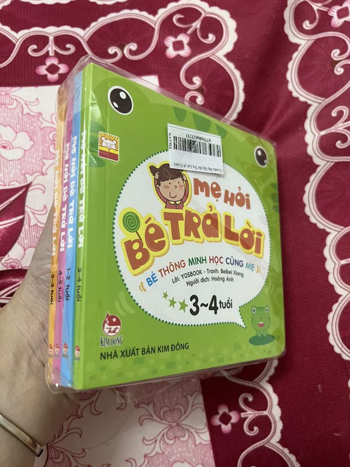 Giao hàng nhanh , sách rất bắt mắt với trẻ . Bé rất thích