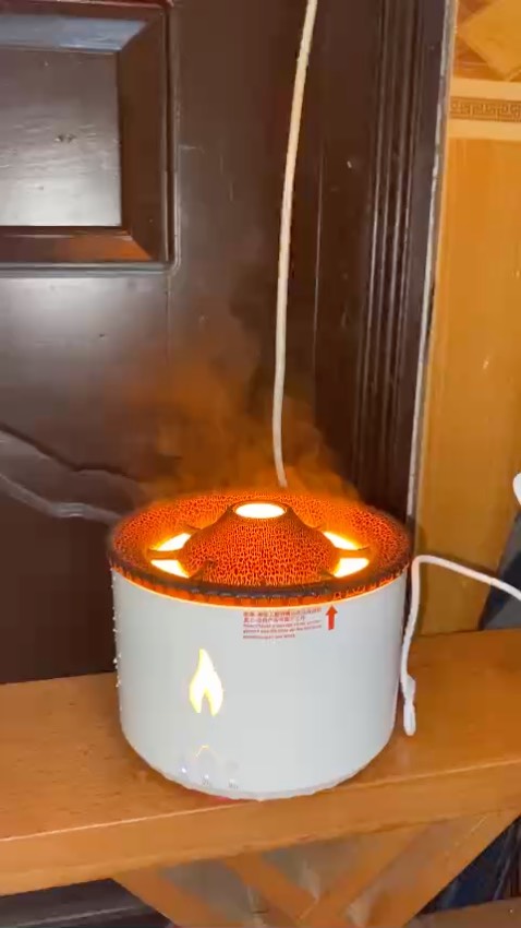 Lượng nước đựng trung bình, máy chạy khoẻ. Tinh dầu tặng kèm thơm