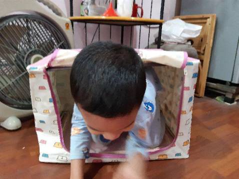 Chả hiểu sao, mua về cu con nó mê mẩn, cứ như cái nhà của nó vậy, chạy vào nằm co ro như đúng rồi, trông ghét lắm cơ ấy!!! hihi. Cảm quan nhận xét, rất phù hợp với mình, nhà cửa bề bộn, túi này cất trữ được khá nhiều đồ luôn!! có thể chăn màn, có thể quần áo, có thể thú bông, có thể đồ đạc của trẻ em!! Nhìn chung là ưng, ngày trước tôi có mua bên link ngẫu nhiên, nay có link chọn màu, Thích mắt lắm!! cảm ơn shop nhaa. sẽ ủng hộ tiếp cho sp này!!!!