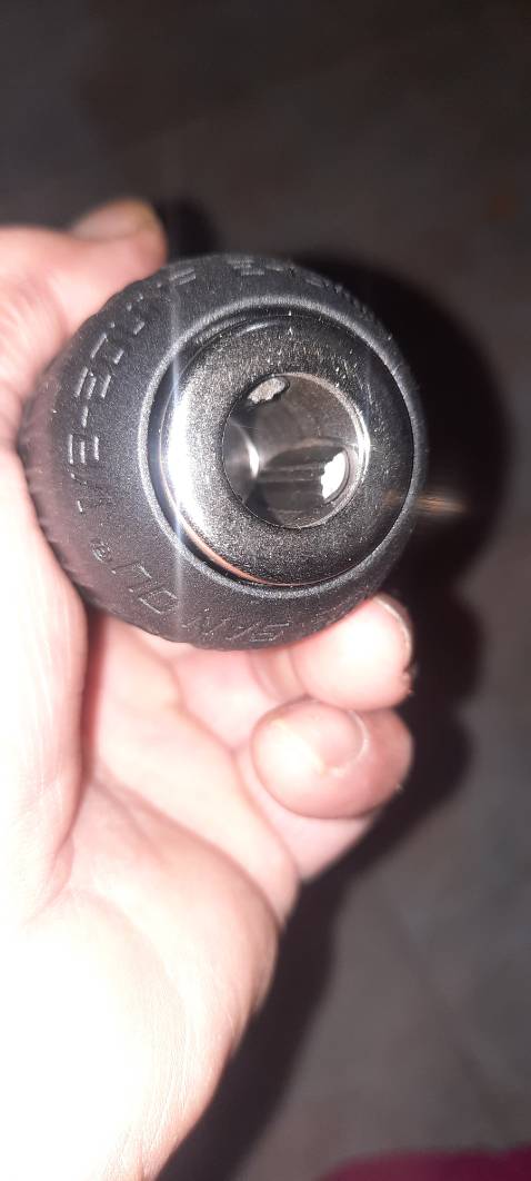 Rất chắc chắn .mở và xiết chặt nhẹ nhàng.