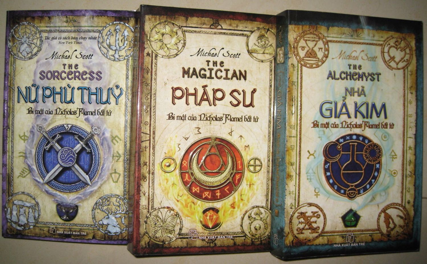 Một bộ truyện rất hay, vừa học được nhiều về lịch sử nhân loại, vừa lôi cuốn trong các tình tiết hay...