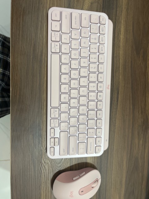 Gõ êm, thiết kế miễn xinh, sang.
Tiki đóng gói kỹ nhưng mở hộp ra thấy vết móp rất nhỏ, hơi buồn tẹo.