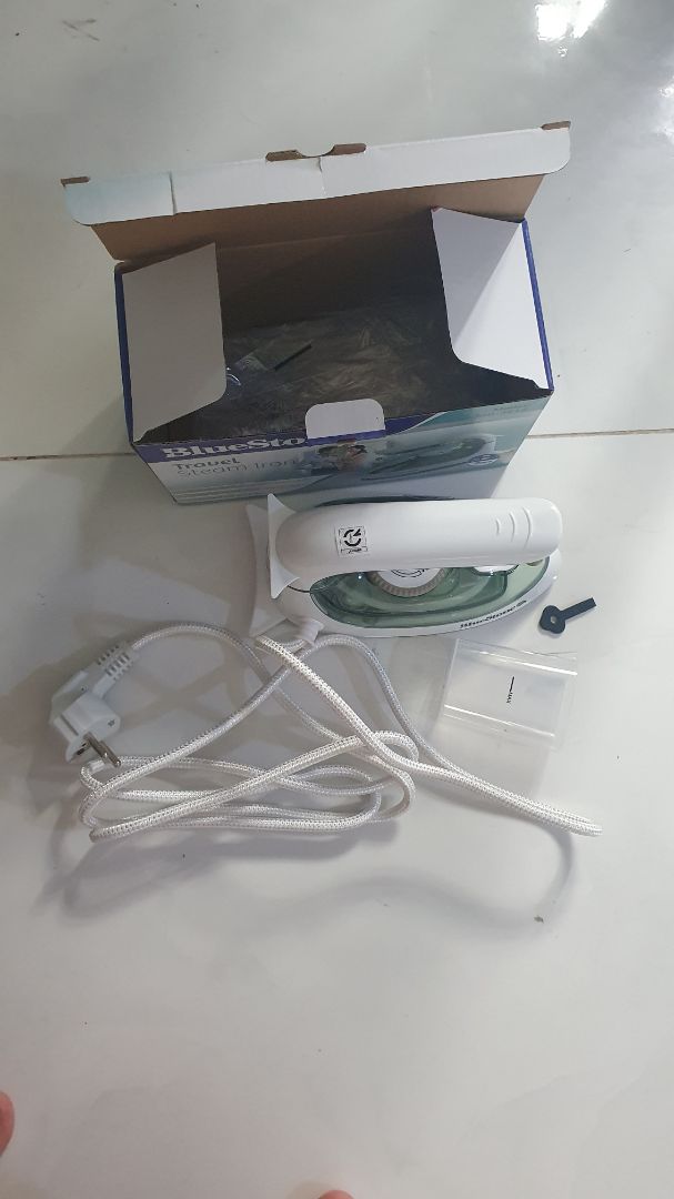 Đóng gói kỹ lưỡng. Bàn ủi cần chắc tay, nóng nhanh, mình rất hài lòng, cám ơn shop.