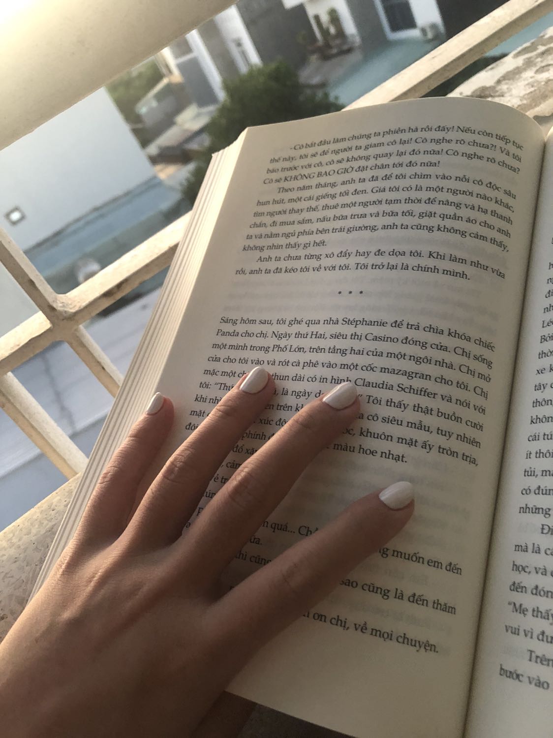 1 quyển sách cực kì hay, mình đã gợi ý cho rất nhiều bạn bè của mình. Mặc dù nội dung của sách về cái chết, nhưng ko u buồn, làm cho mình thay đổi rất nhiều về cái nhìn của hành trình trong cuộc đời, lời văn lãng mạn. Xứng đáng 5 sao