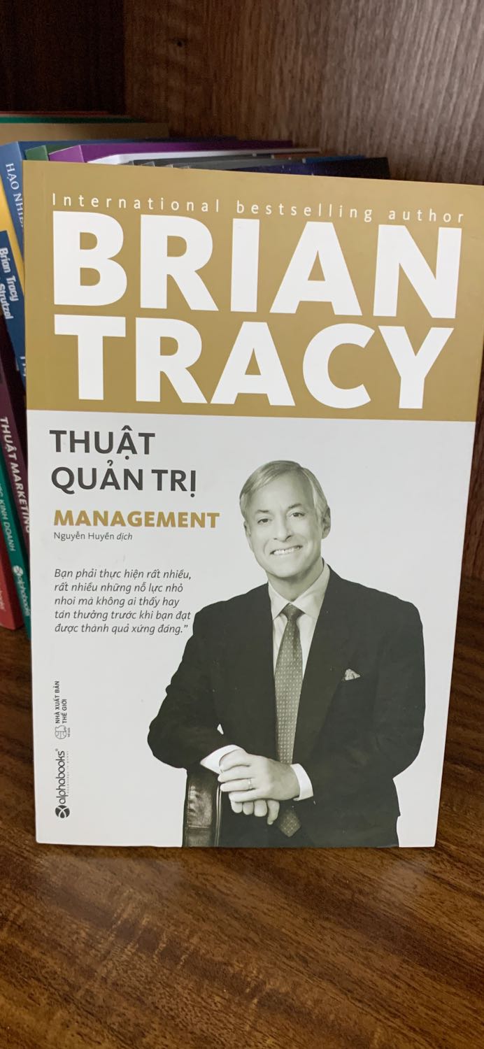 Sách hơi mốc cạnh một chút nhưng có thể chấp nhận