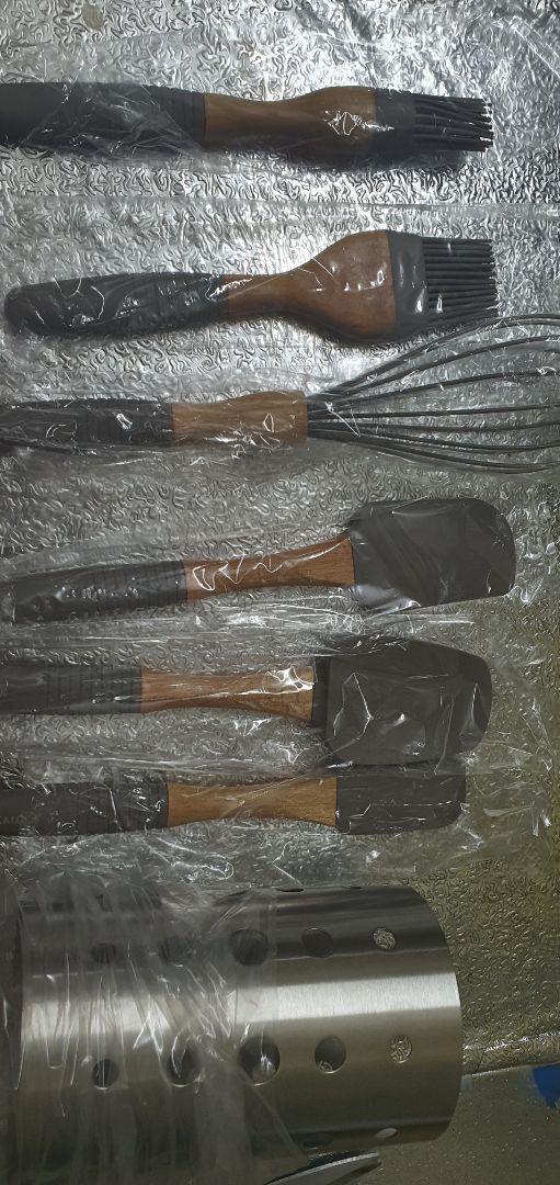 Hộp đựng chắc chắn, sản phẩm nhìn chắc tay. Bao gói cẩn thận. Rất hài lòng.