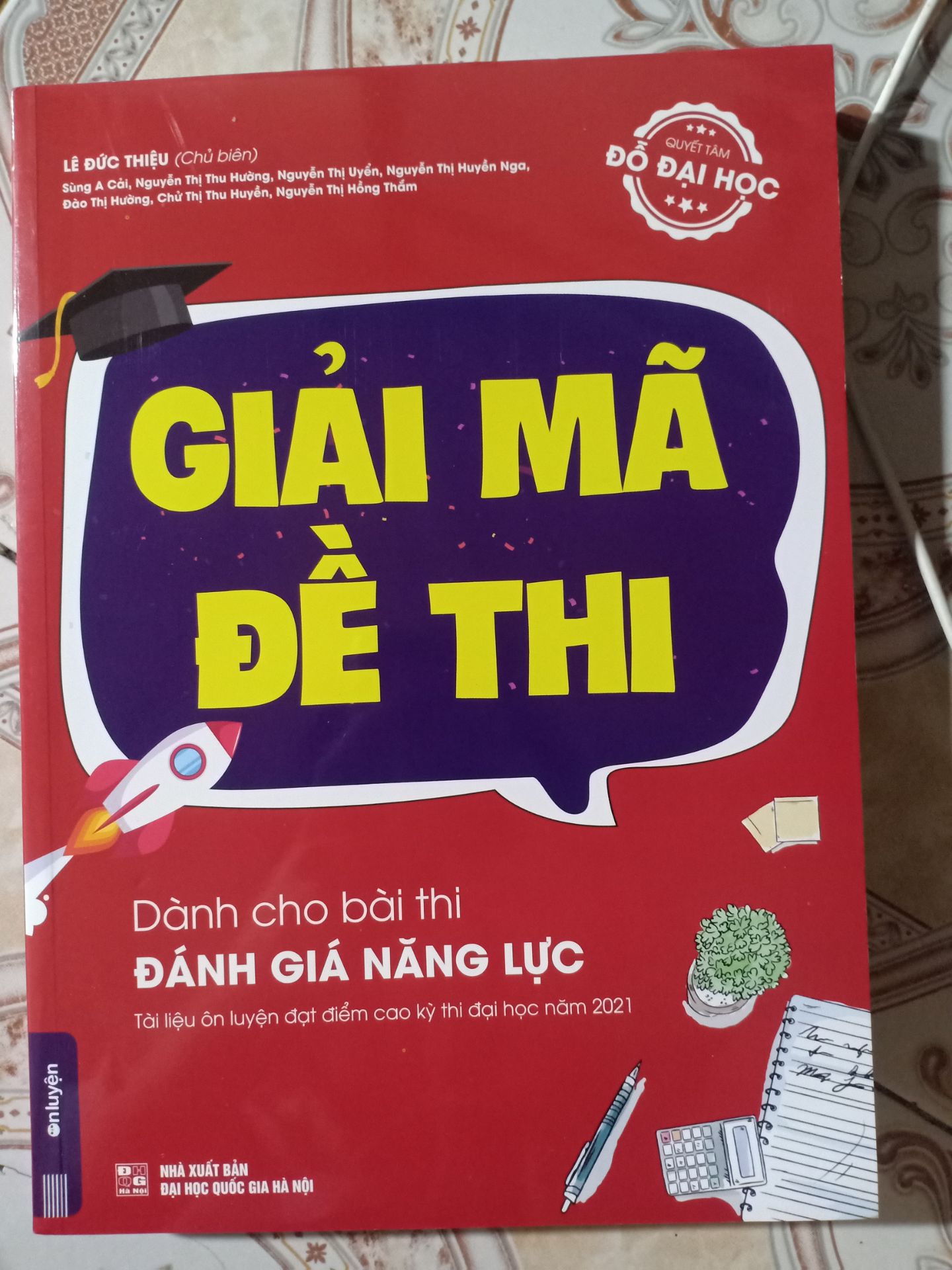 rất đáng tiền mua ạ. Săn sale chỉ 106k cả ship mà nhận được sách rất ok ❤️ nội dung rất thích hợp cho ai cần ôn thi đgnl nhé