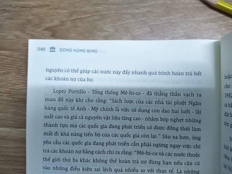Sách in xiên xẹo ko thẳng hàng. Tôi mua 3 cuốn Chiến Tranh Tiền Tệ. Phần 1 in lệch rất nhiều, hầu như trang nào cũng lệch, đọc rất tức mắt. Phần 2 tuy có đỡ hơn nhưng vẫn lệch. Tôi ko dám khẳng định đây là sách lậu hay ko nhưng về chất lượng tôi thấy nó ko hơn gì nhưng sách lậu mua ở chợ sách. Khuyên các bạn có ý định mua từ tháng 8/2021 ko nên mua nữa.