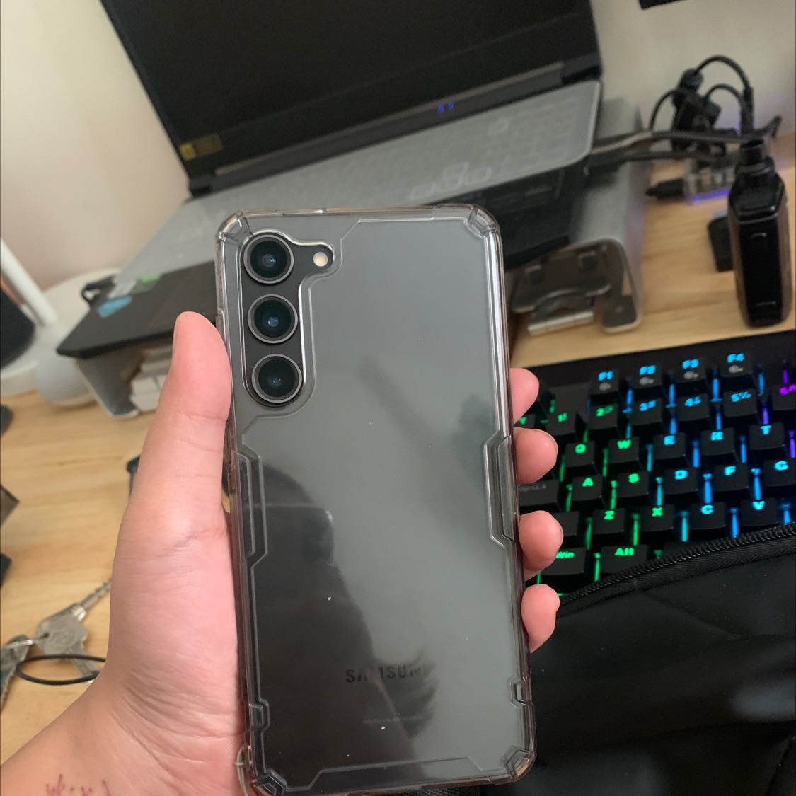 Sản phẩm ổn áp, xài rất bền, đến hiện tại chưa thấy có dấu hiệu bị xuống màu