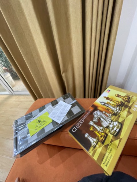 Bàn cờ nhìn nét căng. Có cà thẻ bảo hành của shop nữa. Chu đáo