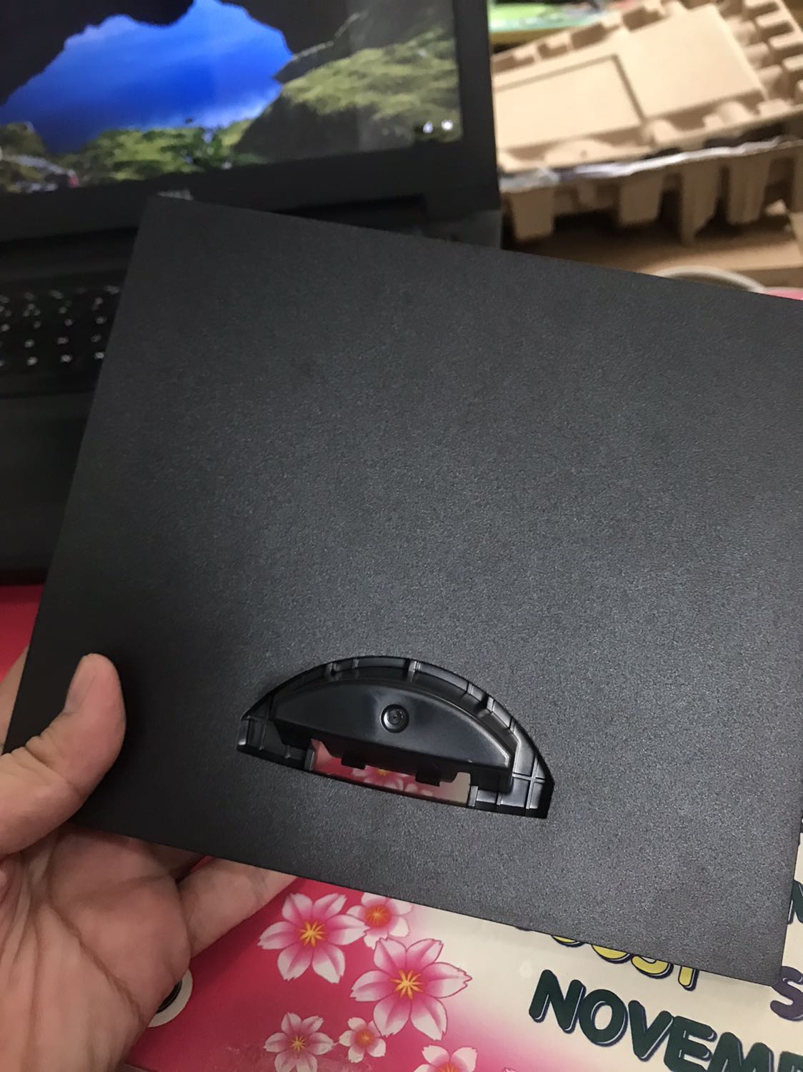 Màn hình sử dụng tốt. 
Gặp lỗi về chân đế của màn hình. Nhưng chưa có thời gian để bảo hành. Sẽ nhờ yêu cầu bảo hành sau ngày 26/07/2021.