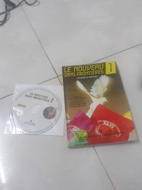 Đóng gói cẩn thận, sách phù hợp với trình độ người mới bắt đầu học tiếng Pháp.