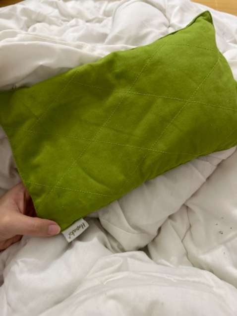 Gối dùng rất thích nha mọi người. Mùi thảo mộc dễ chịu, giảm đau hiệu quả