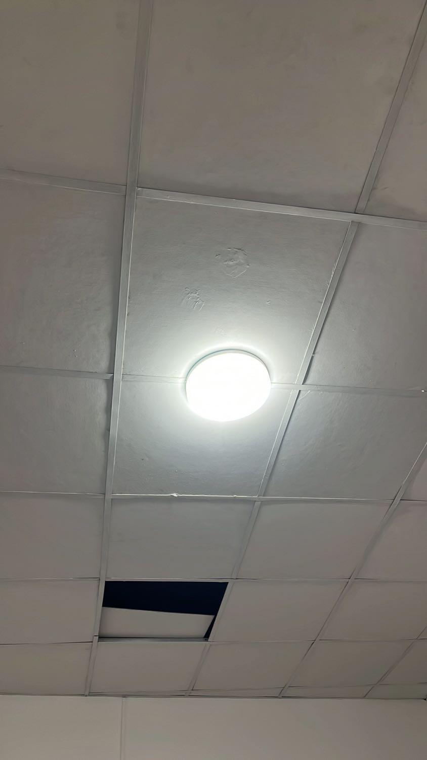 Đèn rất sáng , mẫu mã đẹp ,dễ lắp đặt 
Rất đáng tiền