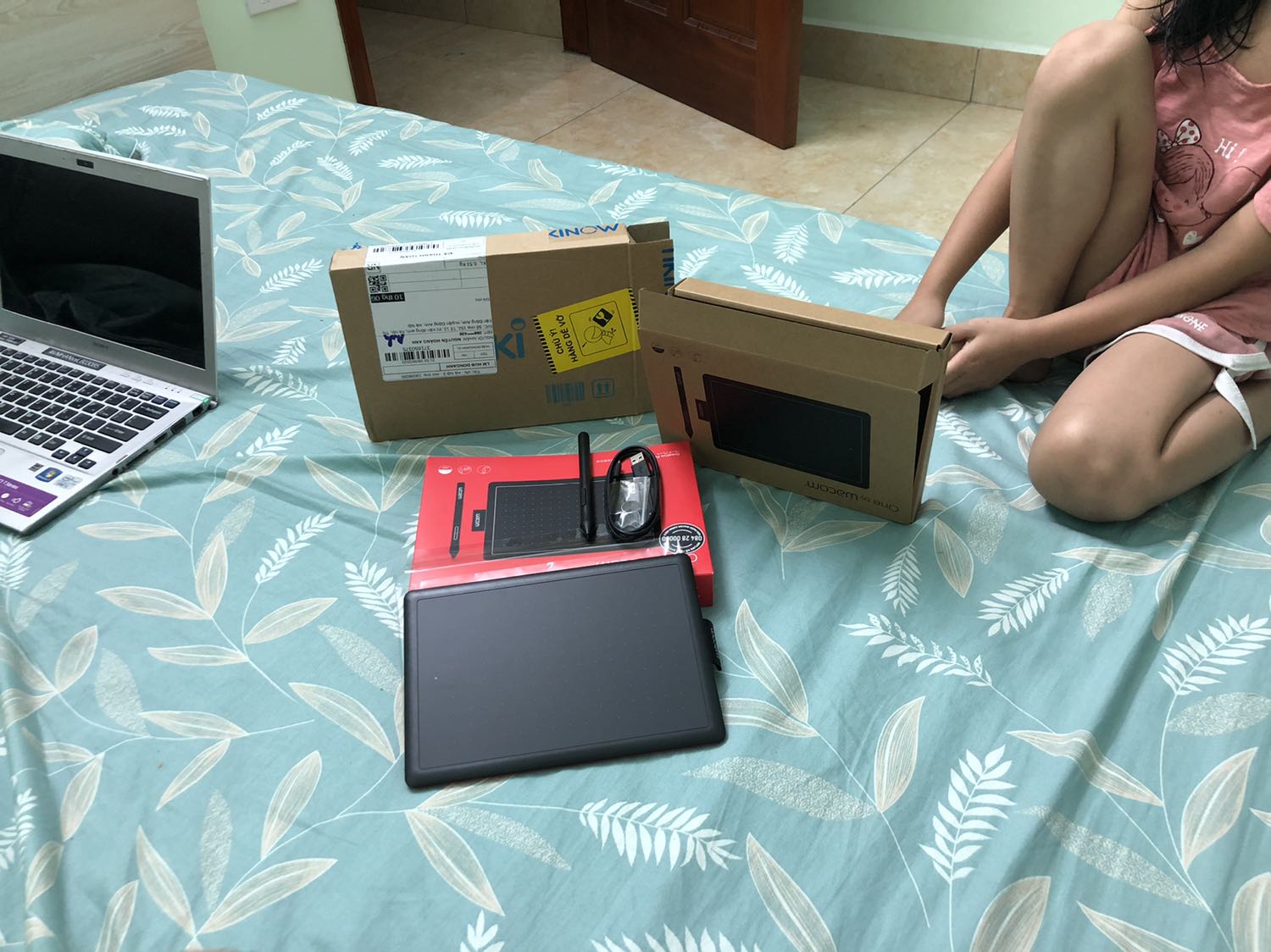 Sản phẩm bao gói rất cẩn thận. Rất mới! 
Cảm nhận khi dùng sản phẩm thỳ ổn so với mức giá. Còn viết chưa quen thỳ cũng ko được tròn và đẹp như những sản phẩm giá cao hơn khác. Nói chung rất ok với mức giá này.😄