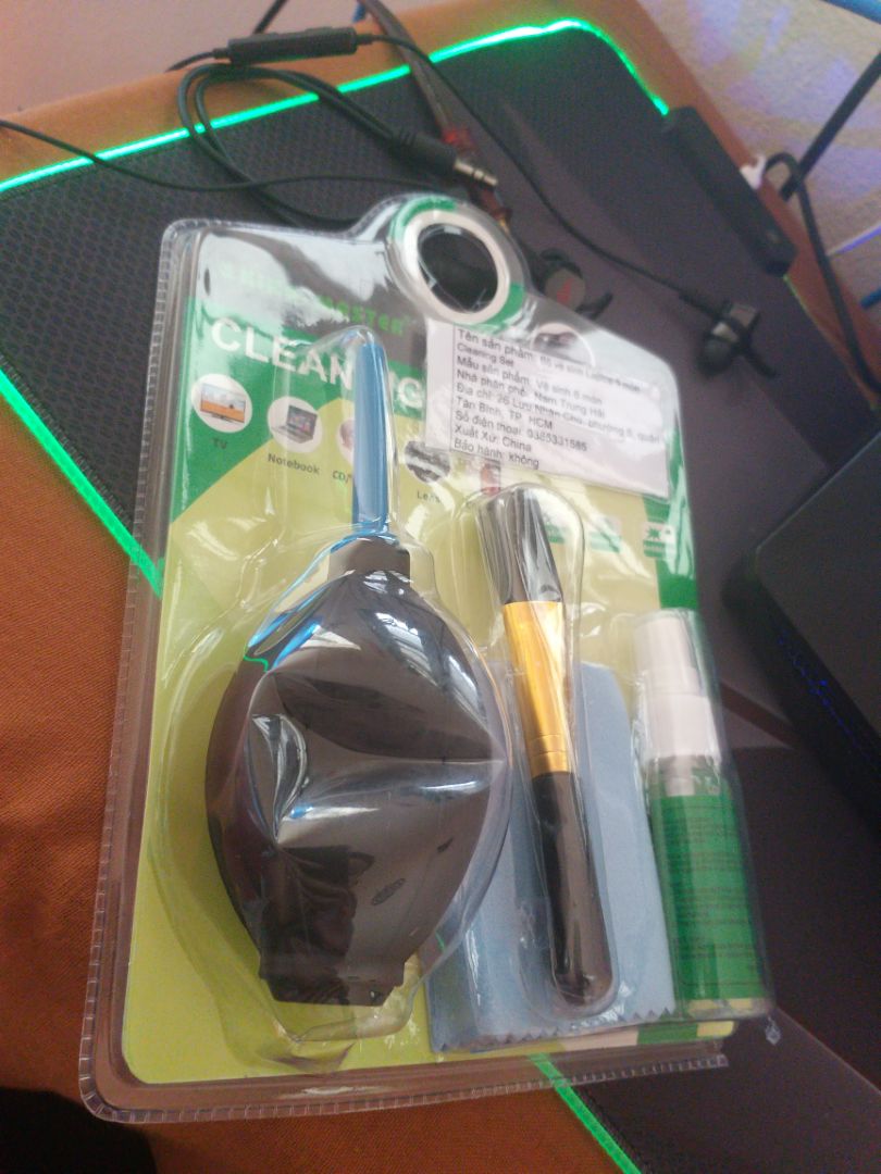 Sản phẩm khá OK trong tầm giá. đầy đủ phụ kiện. Bóng bóp ra hơi khá mạnh, chổi mềm nhưng mà dễ bay lông chải. Chưa biết dùng 50 tờ giấy làm gì.