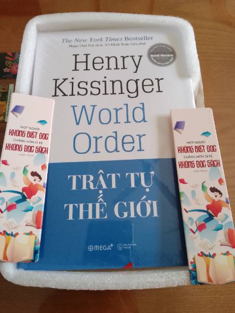 Tuyệt diệu! Khi có trong tay quyển sách quý này.
 Lại được tặng kèm quà
  Cảm ơn shop rất nhiều!