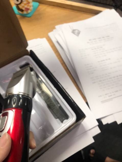 Lần đầu mua hàng trên mạng mà thấy ưng vậy, cắt đến đâu sạch sẽ đến đấy luôn, hi vọng dùng được lâu chứ đợt dịch này không biết bao giờ mới đi cắt tóc ngoài tiệm được