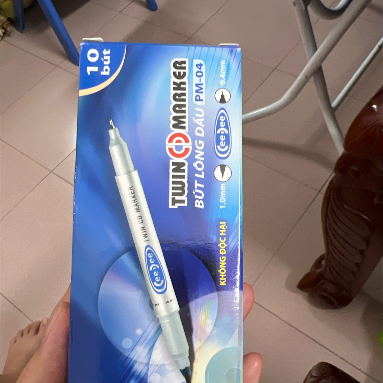 Mình đặt 10c bút đen mà giao thành 10 bút xanh! Mình cần đổi thì liên hệ thế nào?