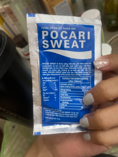 Tập thể thao về mà uống cái này phải nói là rất pheee luôn nha cả nhà. Trước đây môi của mình cũng hay bị khô, bong tróc đủ kiểu từ khi siêng uống em này thì hết hẳn tình trạng khô môi luôn dù thói quen uống nước cũng không thay đổi lắm. Vote 5 sao nè!