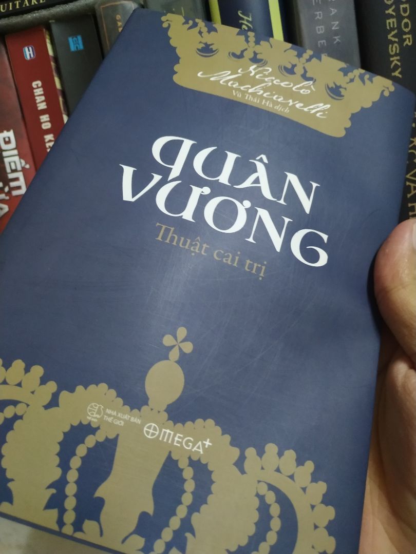 bữa nay sách tiki bọc kém quá, xước hết cả mặt sách. Sách rất mỏng, chưa đến 200 trang, đọc 1 ngày là hết mất rồi
