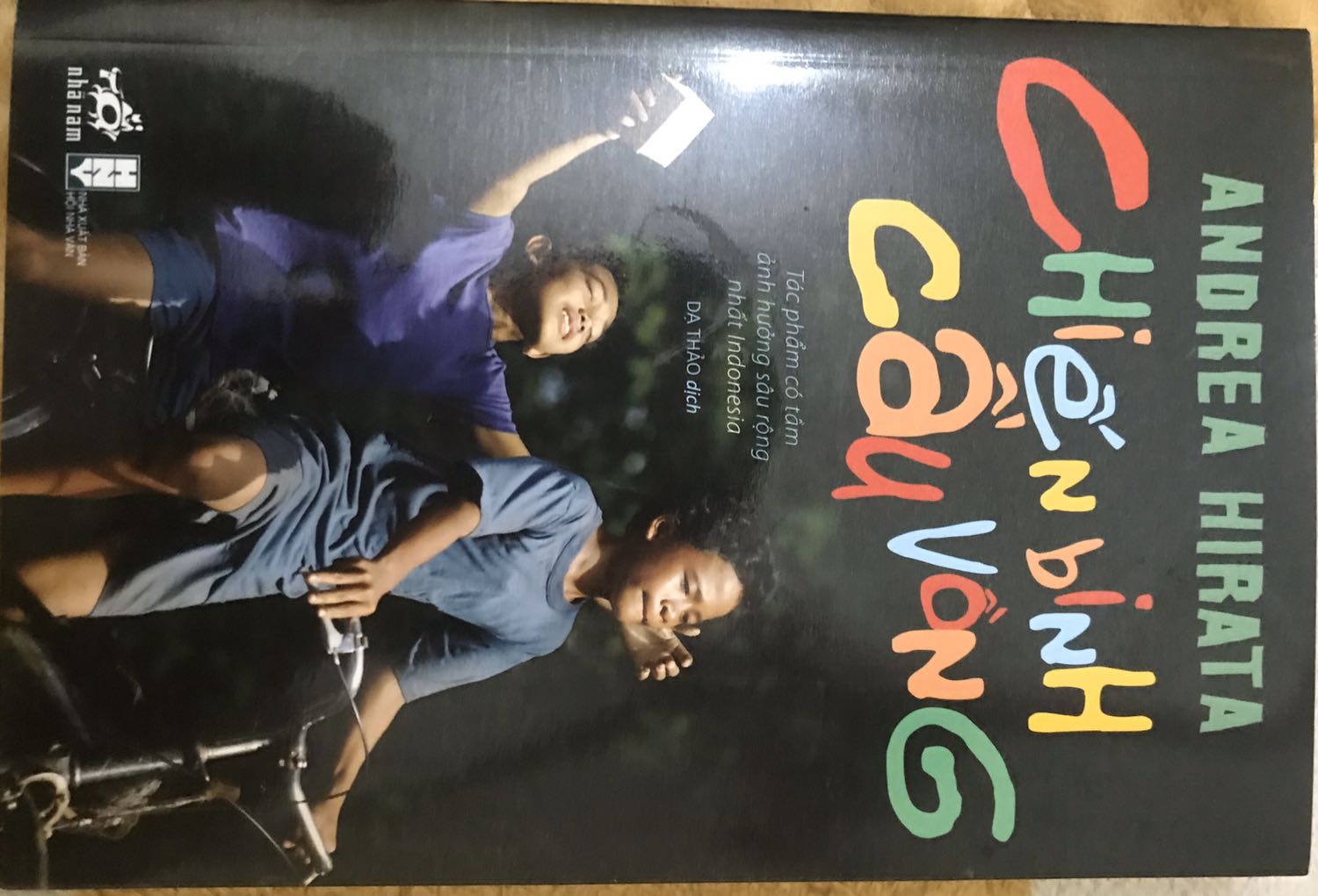 Tiki giao hàng nhanh , vừa đặt tối hôm qua hôm nay đã có hàng rồi . Cảm ơn các anh chị shipper rất nhiều . 
Còn về chất lượng sách thì rất tốt từ chữ in đến bìa sách , còn về nội dung thì mình rất háo hức để đọc .