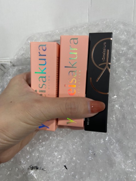 Đóng gói kỹ dữ dị trời, mở ra hụt hơi luôn á. Son mướt mịn tưởng đang cài highend ko á mấy bà. Nên mua nha