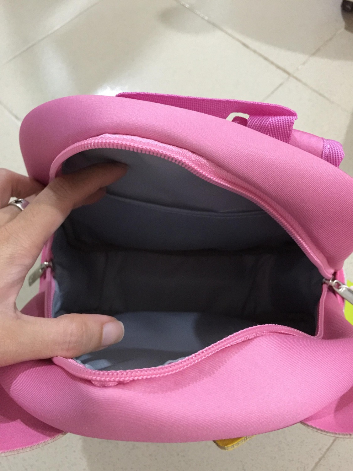 Ba lô đúng như mô tả, rất dễ thương. Size ba lô phù hợp cho các bé mầm non.