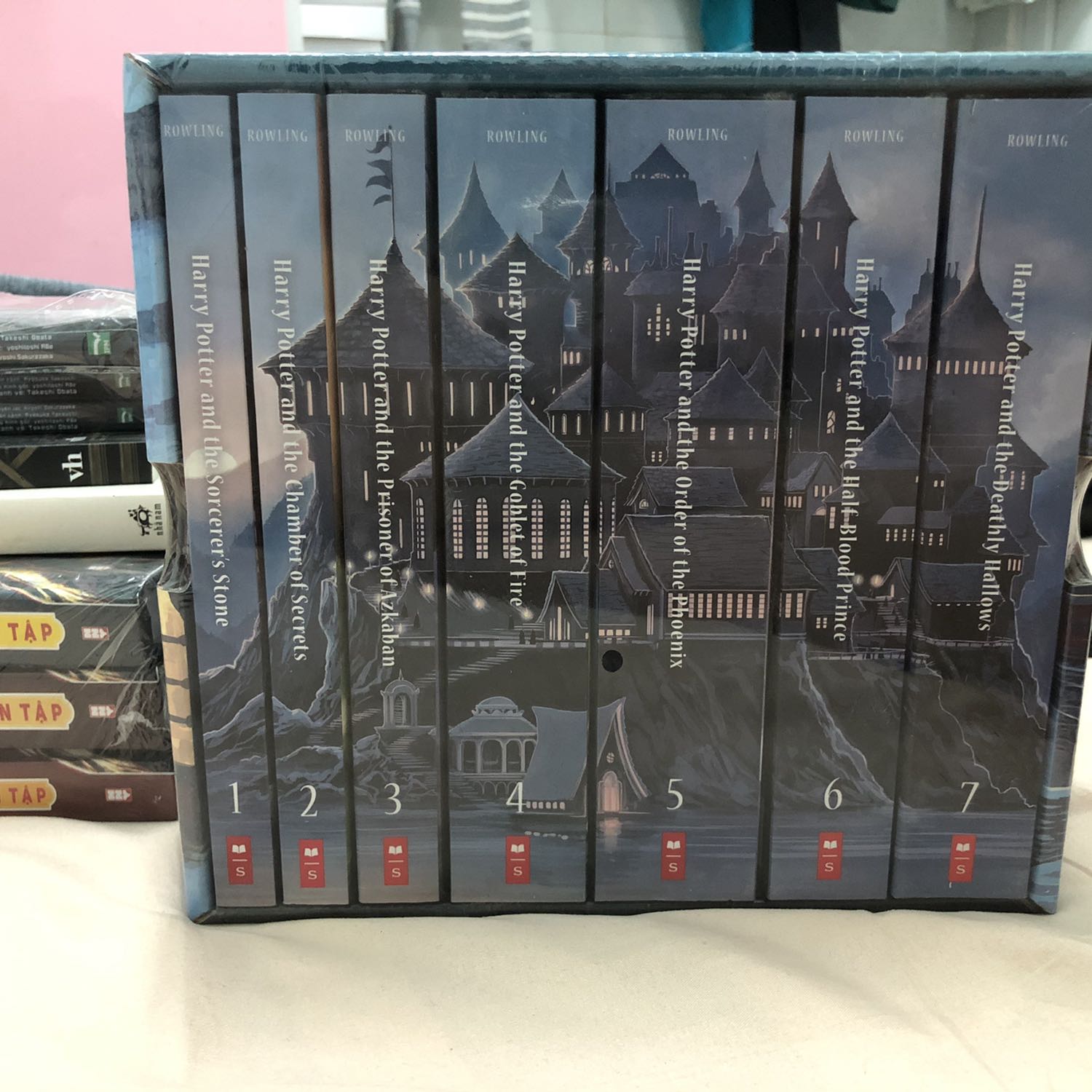 ship nhanh, đóng gói kĩ càng :3 thấy nhiều nhận xét hộp bị móp méo nên cũng hơi lo nhưng khi nhận được hàng thì thở phào nhẹ nhõm vì của mình còn nguyên thậm chí không trầy xước gì cả :)))) đơn hàng giá trị lớn nhất từ trước đến giờ mình đặt trên tiki và mình thấy thực sự hài lòng ?