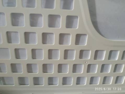 Về thiết kế deli làm các chi tiết khá tốt, chú trọng trải nghiệm người dùng ở sản phẩm, sản phẩm được trau chuốt cẩn thận không bén. Team R&D của Deli rất tuyệt