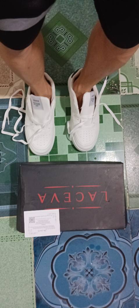 Giống như hình ảnh của shop,có Thư cảm ơn nữa,dể thương,mang rất êm chân vừa với mình luôn,giao hàng nhanh hơn dự tính,anh em nên mua nhé chúc anh em mua hàng vui vẻ 🥰🥰