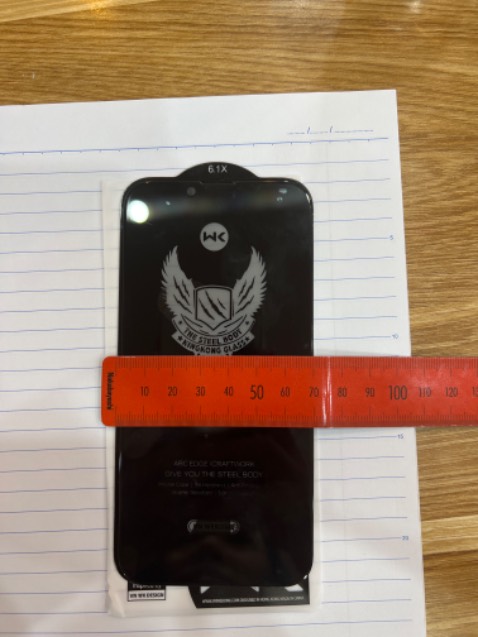 Màn hình iphone 13pro kích thước 7.5cm * 15.8cm mà shop giao kích thước màn hình nhỏ hơn nên ko dùng được.