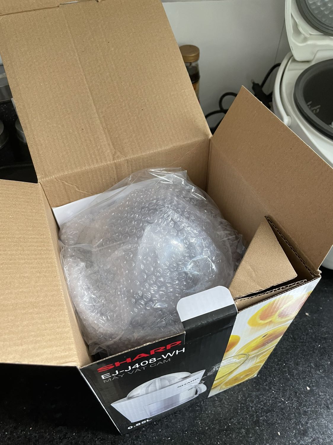 Đóng gói cẩn thận, hàng ok mới mẻ dù mình thấy tính bảo hành từ tháng 3/2021 rồi. Nhưng dù sao thấy xài ổn so với giá tiền.