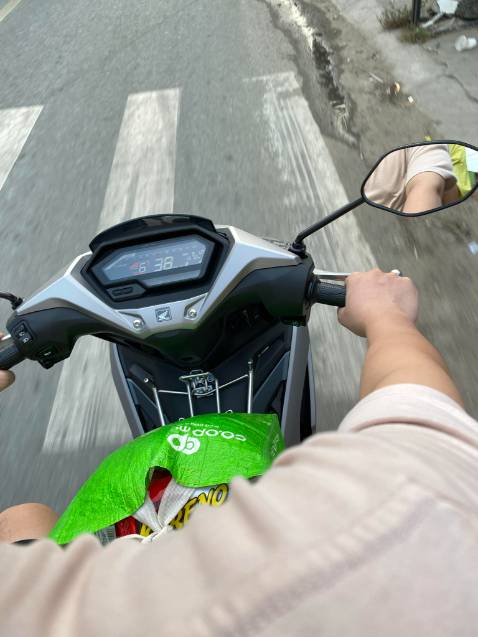 Kiểu dáng mạnh mẽ, màu sắc đẹp, xăng mình nghĩ mức tiêu thụ còn tùy thuộc vào kĩ thuật chạy xe, head chính sách tốt