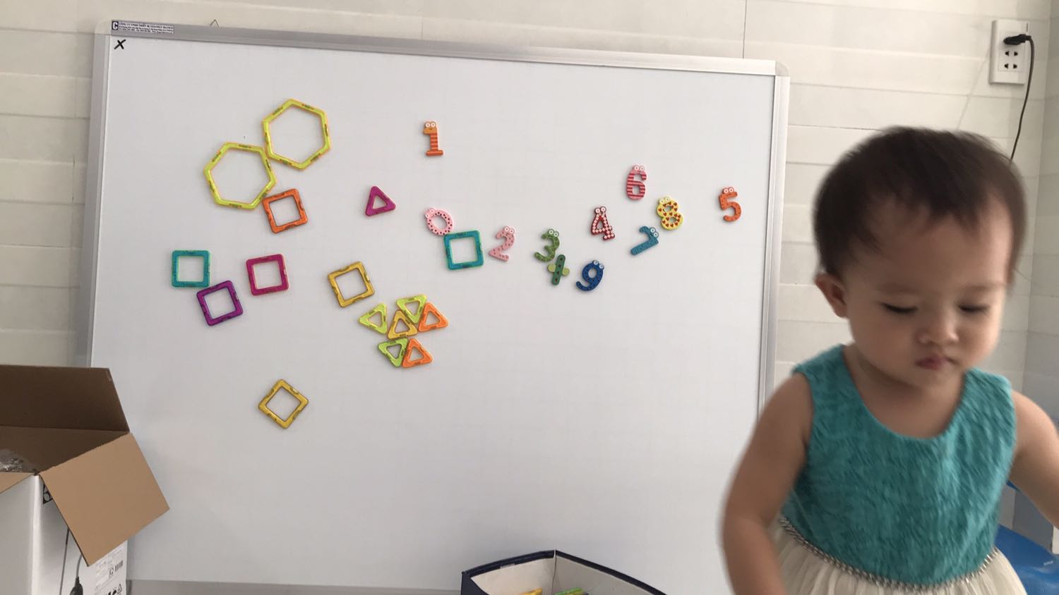 Bảng đẹp, cứng cáp, lau chùi dễ. Giao hàng nhanh