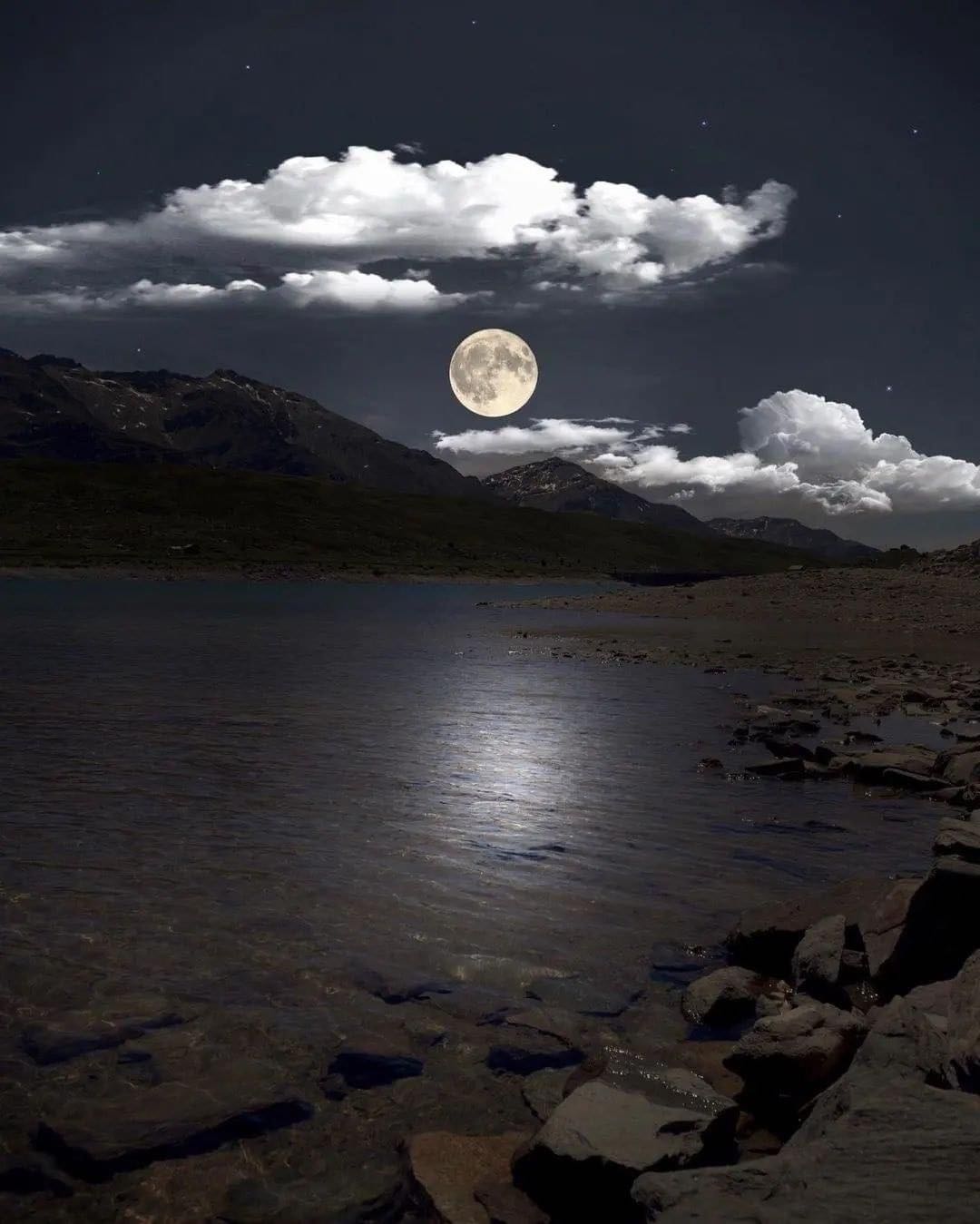 Sản phẩm tốt, pin xài rất mạnh và lâu! Hình manh tính chất nhận xu