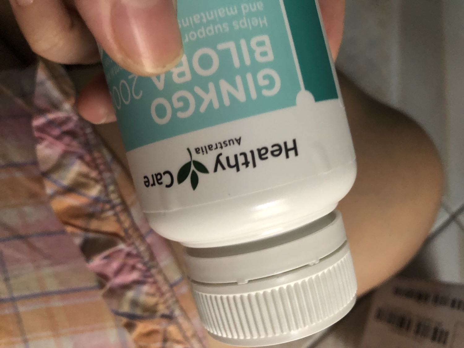 Mình có chat với shop về vấn đề hàng giả , thiệt , sp mình nhận vỏ ngoài đang bị bung ra nhưng pm shop k tl, nhờ shop check lại tin nhắn tl tin nhắn vì mình nghi ngờ hàng giả hoặc mình sẽ trả lại đơn hàng