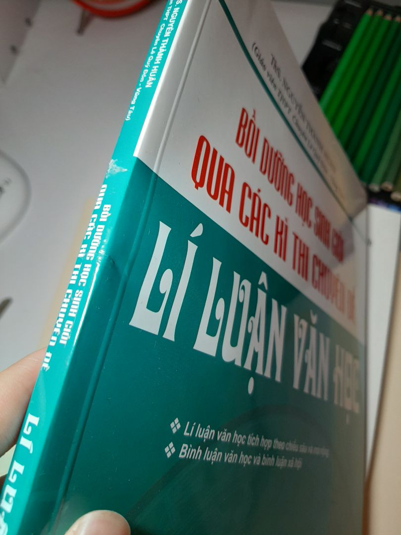 rất hay, là quyển sách thích hợp vs học sinh trong việc viết văn nghị luận,... nhưng tiki đóng hàng ko ổn chút nào, sách to mà hộp nhỏ nên đến khi lấy sách ra, sách đã bị quăn, gấp nếp nên cho 3 sao thôi nhé!
