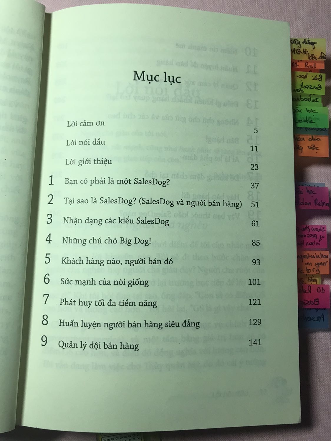 quyển sách này  : 
 - giúp bạn hiểu rõ hơn về bản thân mình và điểm mạnh của mình . 
 - mang lại cho bạn tư duy phản biện và những kĩ thuật ngắn gọn để tăng cường tính hiệu quả và tìm thấy điều bạn muốn tìm kiếm . 
Còn về Tiki : luôn ghi nhận ý kiến và cố gắng để điều chỉnh nhằm cung cấp dịch vụ tốt hơn và sẵn lòng hỗ trợ nhiều hơn . 1 điều tuyệt vời nhất của Tiki là không ngừng tìm cách để mang lại thêm giá trị thật sự cho mỗi giao dịch và mỗi dịch vụ . Tiki luôn khiến mình cảm thấy hài lòng sau mỗi giao dịch . tiết kiệm được thời gian và tiền bạc và luôn lựa chọn đúng được thứ mình cần từ review . Thật may mắn . Thanks Tiki Team . chúc tiki sẽ nhanh chóng vươn lên vị trí số 1 TMĐT .