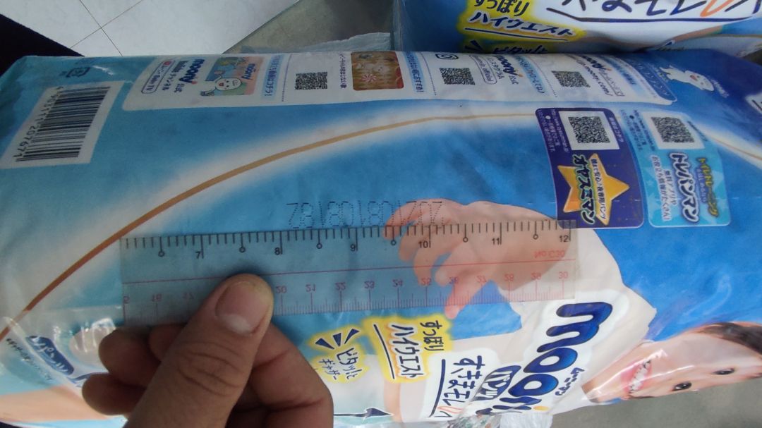 Quá thất vọng
1. Hàng giống hàng giả vì kiểu hàng xách tay kg được phân phối rõ ràng nên kg có templete Tiếng Việt ( đã check Monny Việt Nam)
2. Bao bì *** bám bụi dầy đặc
3. Shipper cọc lóc thái độ cục xúc ( Hàng kg được kiểm lấy kg lấy thì thôi 🤔🤔)
4. NSX,HSD, Lô SX kg giống hàng chính hãng ( in nhợt nhạt, nét xấu, kg đồng đều, căn lề giữa thay vì lề phải như hàng chính hãng mua ở s.thị)
5. Mặt tã mõng, khô ráp, thun khó chịu
Quá thất vọng. bao bì xé ra r có trả được không
đơn hàng 2 tôi sẽ kg nhận