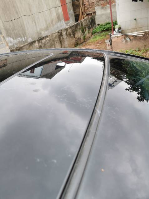 Trời nắng keo chảy ra và dính hết lên xe. Không nên dùng