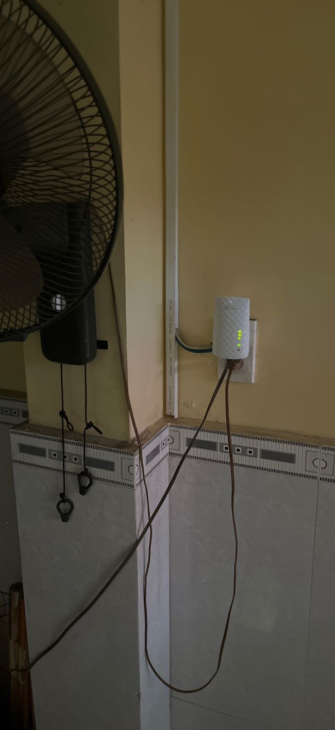 Rất hài lòng! Giao hàng tốc hành! Cài đặt nhanh! Phát huy tác dụng ngay! Trong điều kiện hệ thống mạng wifi của VN như hiện nay chỉ cần mua RE200 là đủ xài rồi (ko cần phải mua RE450, RE650…nếu mua vừa giá cao hơn mà …ko có đất dùng võ thì cũng như ko!) Rất hài lòng! Giao hàng tốc hành! Cài đặt nhanh! Phát huy tác dụng ngay! Trong điều kiện hệ thống mạng wifi của VN như hiện nay chỉ cần mua RE200 là đủ xài rồi (ko cần phải mua RE450, RE650…nếu mua vừa giá cao hơn mà …ko có đất dùng võ thì cũng như ko!)