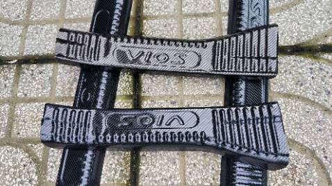 Bốn Thanh nẹp mà hai màu . Nhà bán cẩu thả . Đóng hàng sơ sài bị cong vênh . nói tóm lại ai chưa mua thì đừng nên mua.