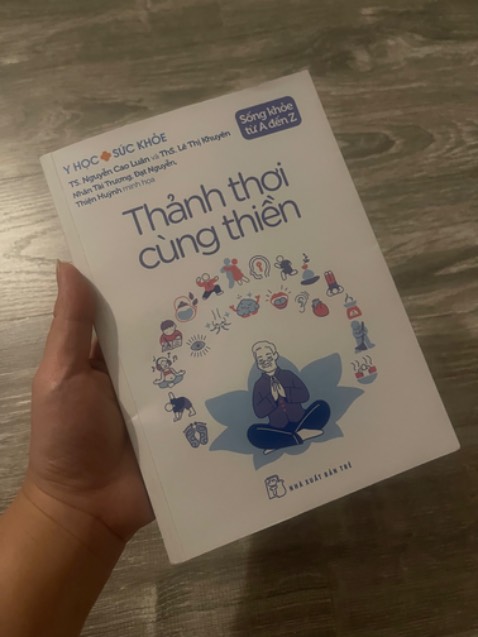 Là một thiền giả cũng được vài năm, mình thực sự khá bất ngờ về chất lượng nội dung của sách. Mình đã biết thêm được nhiều kiến thức, và chắc chắn sẽ đọc lại vài lần để có thể thấm thấu được những chủ đề nói về mối liên hệ giữa Não Bộ - Thần Kinh - và Thiền. Mong sách sẽ có thể chạm đến nhiều đọc giả 🪷🪷.